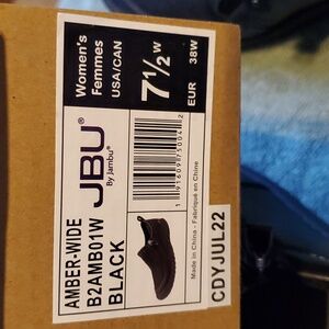 JBU Womens 7.5wide black flat shoe